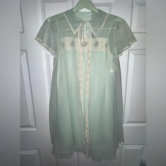 1960’s Mint Green Chiffon Peignoir Set | Lace Nylon Nightgown & Robe |Sears - Picture 11 of 11